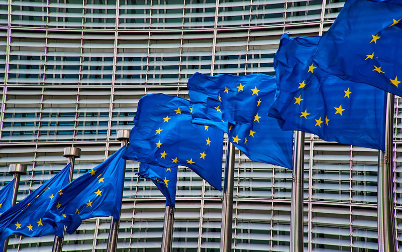 Parlamento Europeo Foto di NakNakNak da Pixabay