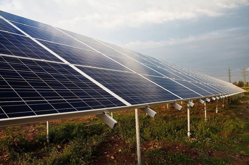 Fotovoltaico Foto di PublicDomainPictures da Pixabay