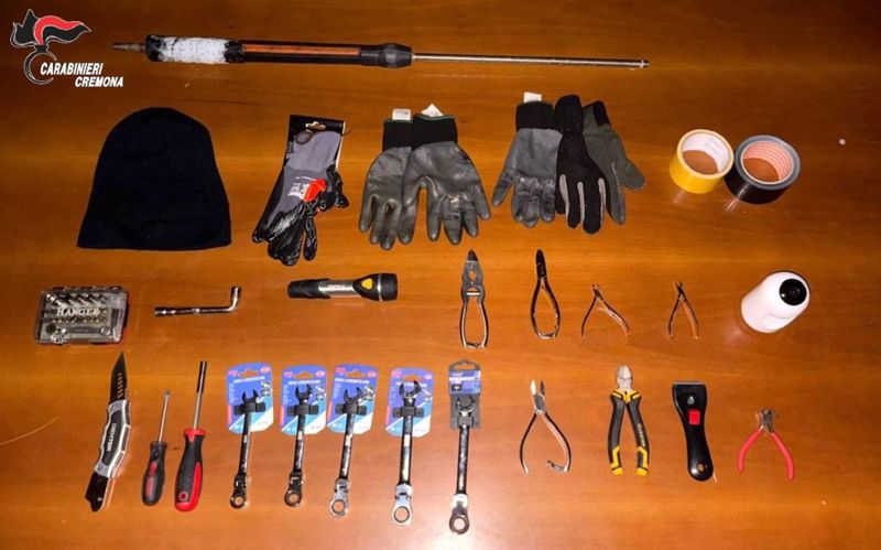 CREMA - ARNESI DA SCASSO SEQUESTRATI