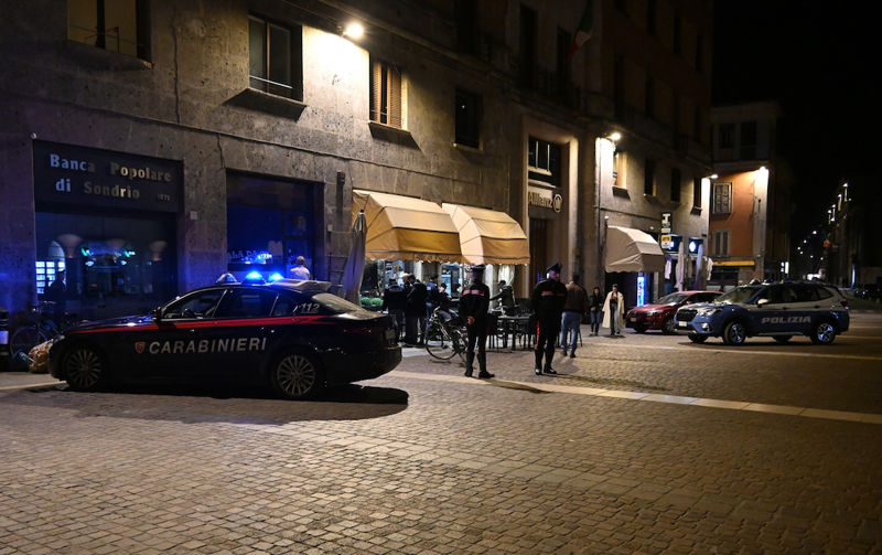 Carabinieri e Polizia (foto Questura di Cremona)