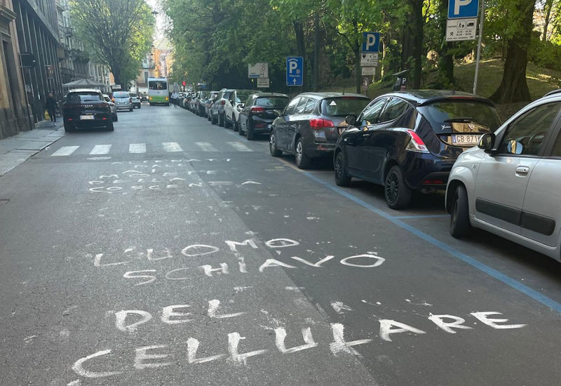 Imbrattamento via Manzoni