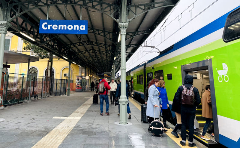 Stazione Cremona treni pendolari